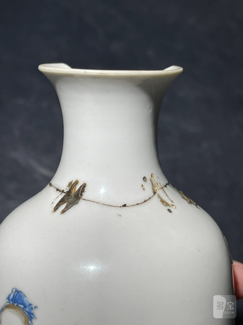 清乾隆 粉彩人物纹莱菔瓶 - 图6